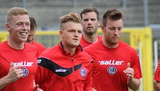 开云体育中国-英超比赛中防守动作的生物力学分析及训练改进，英超最佳防守