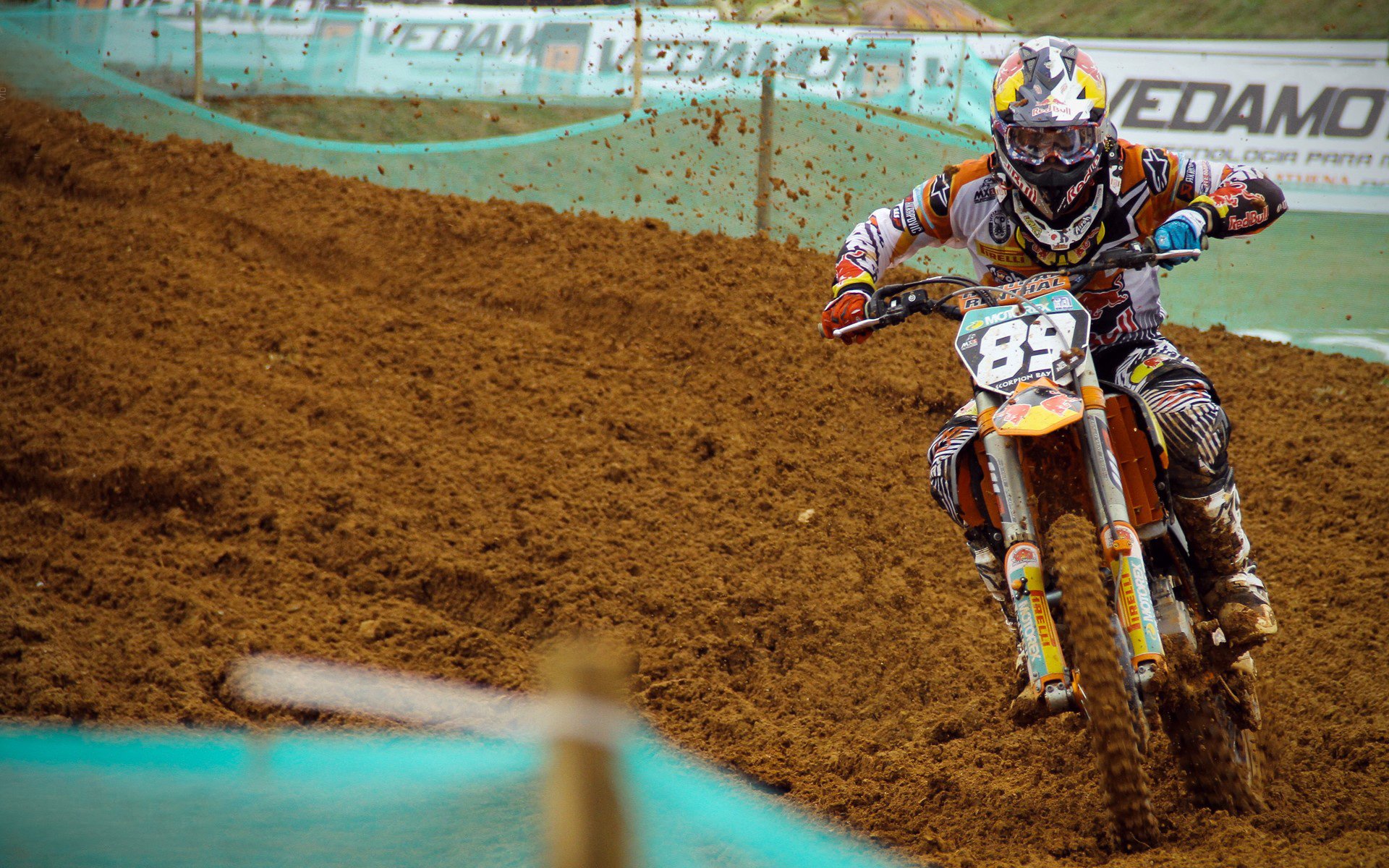 德甲球队高强度对抗中体能消耗与技术失误关联，德甲的水平