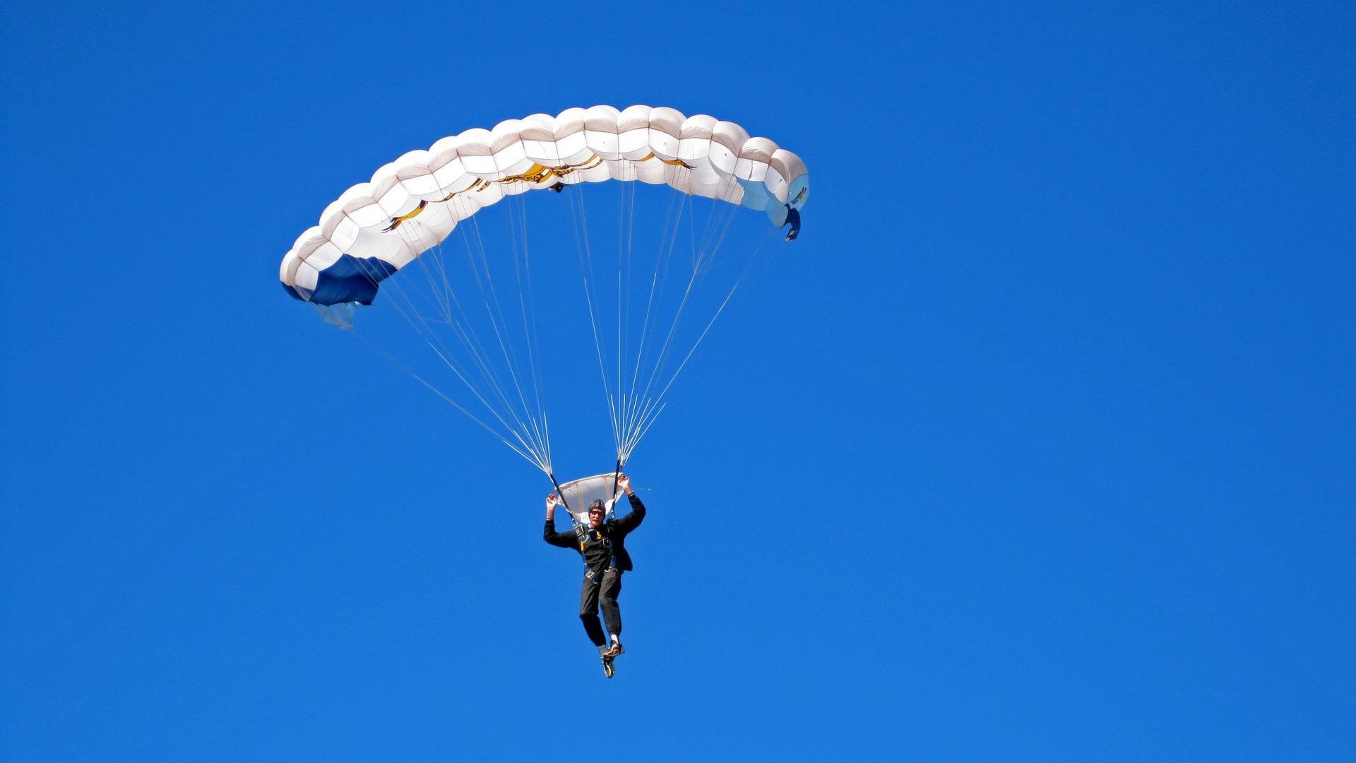 德甲球员心率变异性监测指导个体化训练调整，心率变异性分析软件中文版